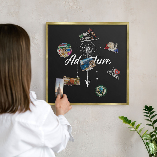 Tableau pour aimants cadre doré L'aventure vous attend