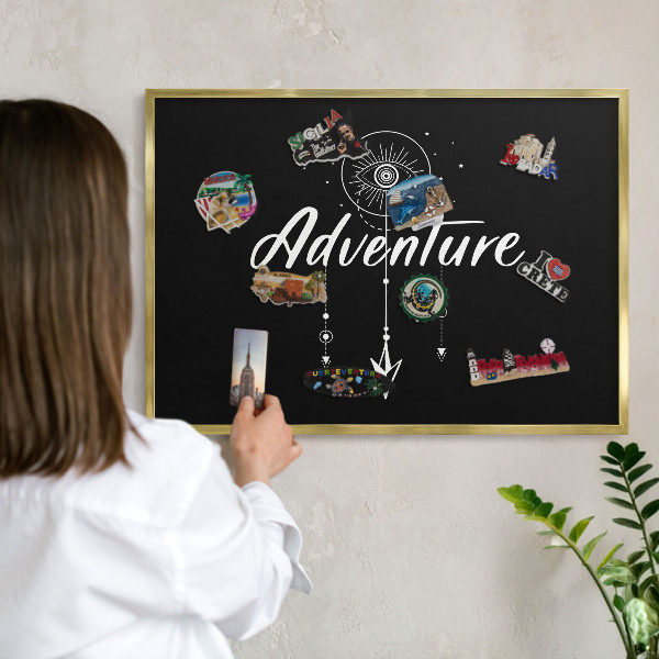 Tableau pour aimants cadre doré L'aventure vous attend