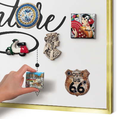 Tableau magnétique avec cadre de couleur dorée Aventure typographique