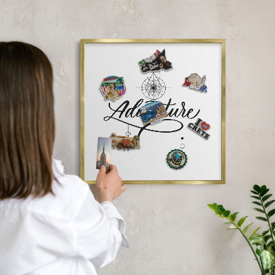 Tableau magnétique avec cadre de couleur dorée Aventure typographique