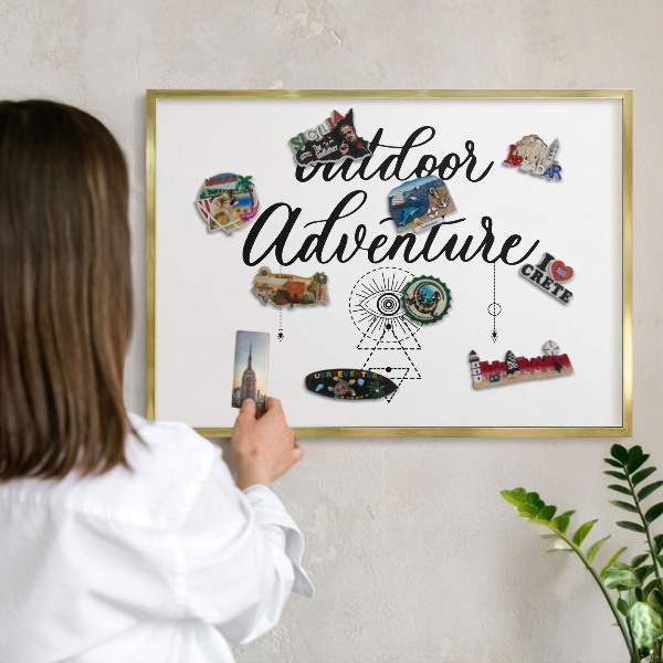 Tableau magnétique avec cadre de couleur dorée Aventure en plein air
