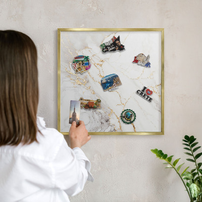 Tableau magnétique avec cadre de couleur dorée Élégance du marbre