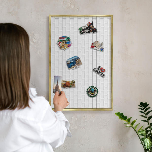 Tableau magnétique avec cadre de couleur dorée Briques blanches