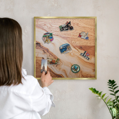 Tableau magnétique avec cadre de couleur dorée Texture bois