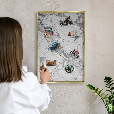 Tableau magnétique avec cadre de couleur dorée Élégance du marbre