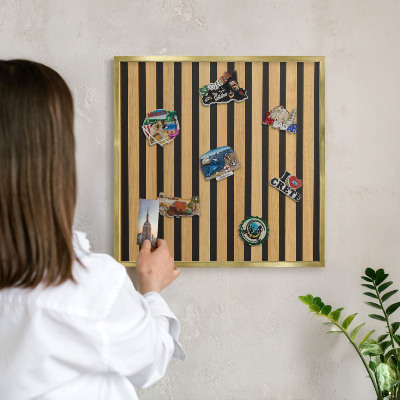Tableau magnétique avec cadre de couleur dorée Rythmes en bois