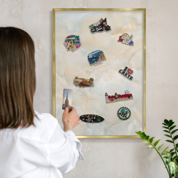 Tableau magnétique avec cadre de couleur dorée Élégance subtile