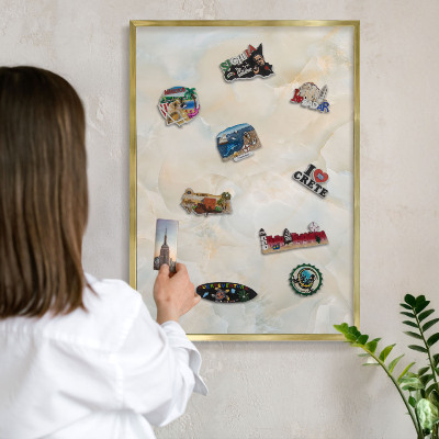 Tableau magnétique avec cadre de couleur dorée Élégance subtile