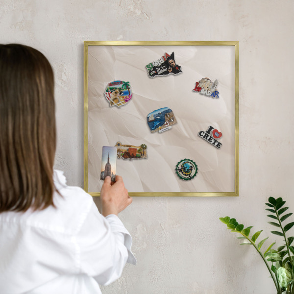Tableau magnétique avec cadre de couleur dorée Plumes crème