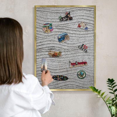 Tableau magnétique avec cadre de couleur dorée Vagues grises