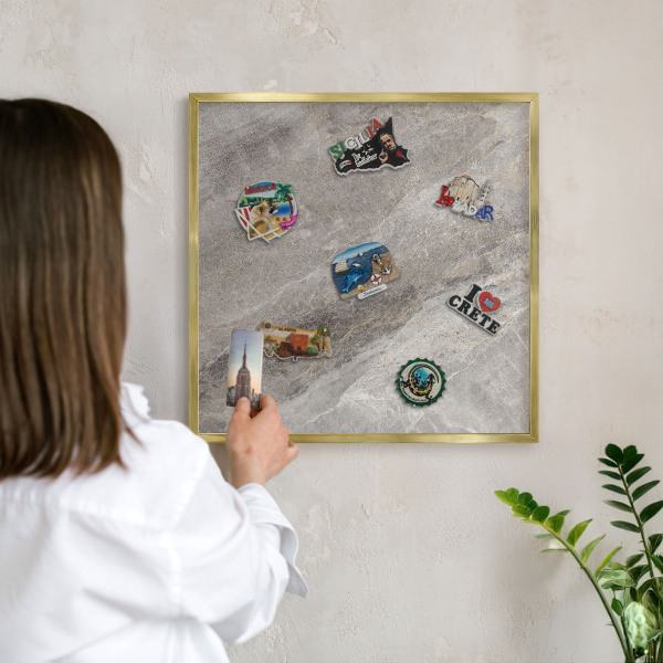 Tableau magnétique avec cadre de couleur dorée Texture de pierre