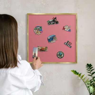 Tableau magnétique avec cadre de couleur dorée Couleur saumon