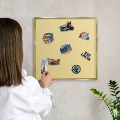 Tableau magnétique avec cadre de couleur dorée Jaune crème