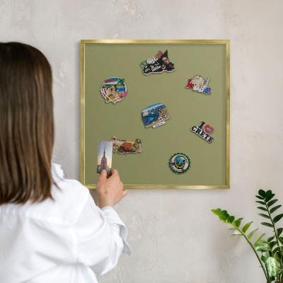 Tableau magnétique avec cadre de couleur dorée Herbe verte