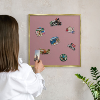 Tableau magnétique avec cadre de couleur dorée Rose poudré