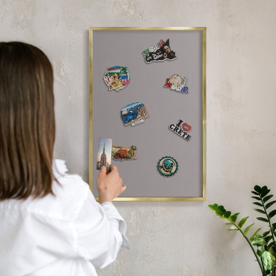 Tableau magnétique avec cadre de couleur dorée Gris cendré