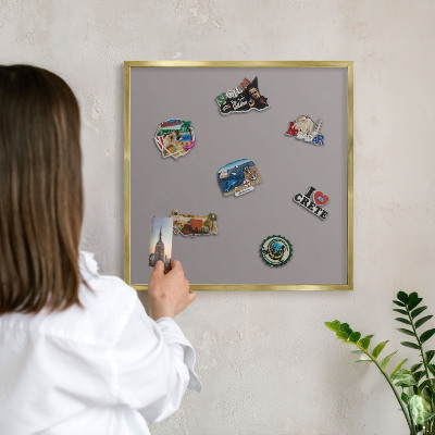 Tableau magnétique avec cadre de couleur dorée Gris cendré