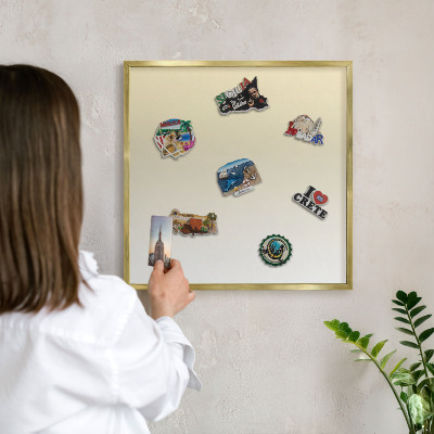 Tableau magnétique avec cadre de couleur dorée Dégradé crème