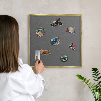 Tableau magnétique avec cadre de couleur dorée Texture grise