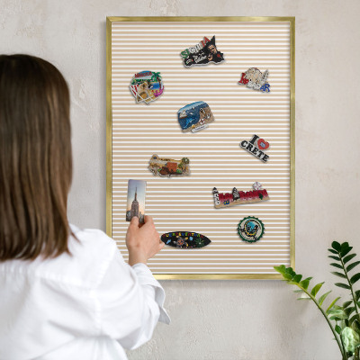 Tableau magnétique avec cadre de couleur dorée Rayures verticales