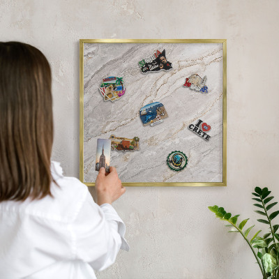 Tableau magnétique avec cadre de couleur dorée Élégance du marbre