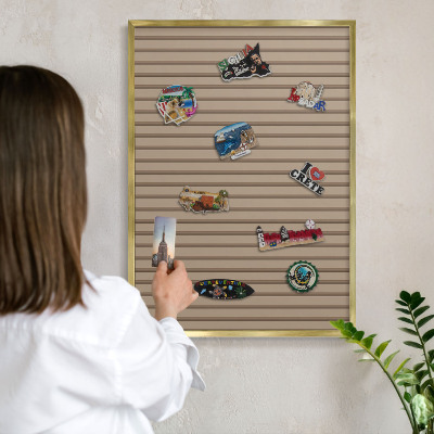 Tableau magnétique avec cadre de couleur dorée Rayures verticales