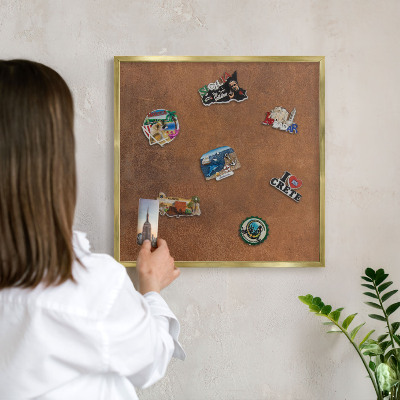 Tableau magnétique avec cadre de couleur dorée Texture brune