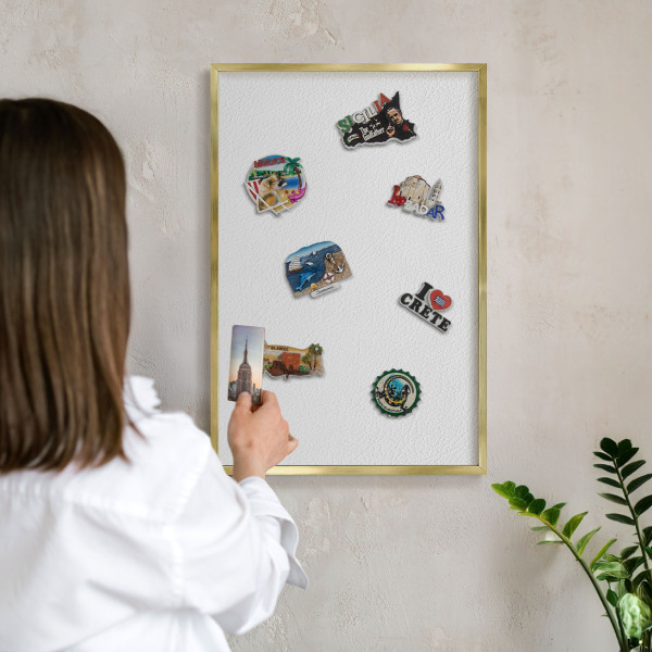 Tableau magnétique avec cadre de couleur dorée Texture blanche