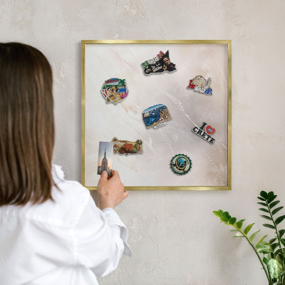 Tableau magnétique avec cadre de couleur dorée Douce légèreté