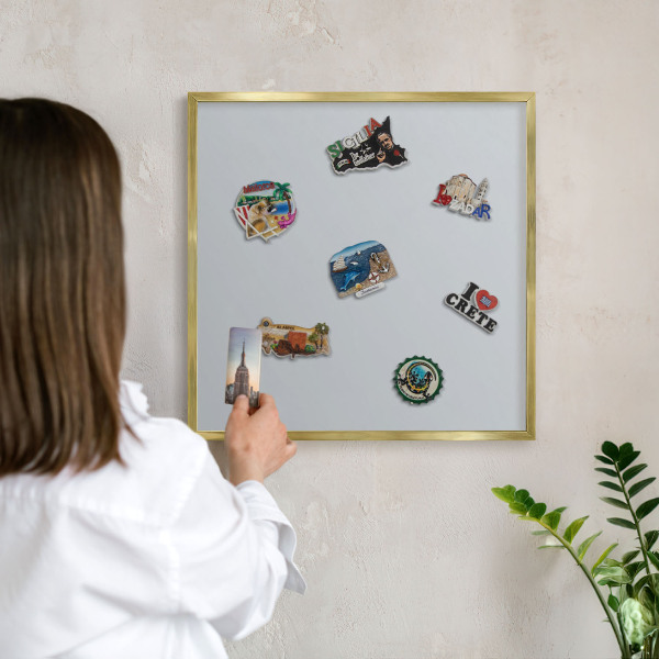 Tableau magnétique avec cadre de couleur dorée Gris clair