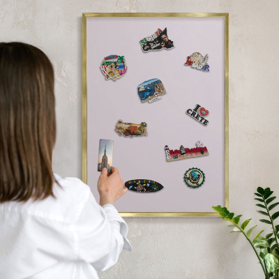 Tableau magnétique avec cadre de couleur dorée Lilas clair