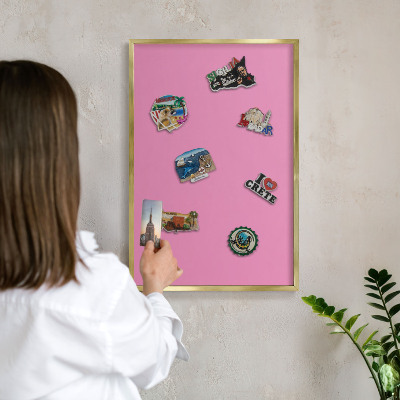 Tableau magnétique avec cadre de couleur dorée Rose frais