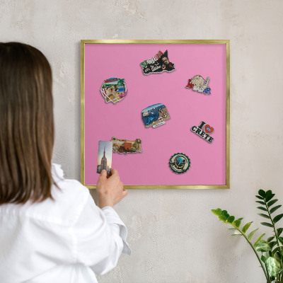 Tableau magnétique avec cadre de couleur dorée Rose frais