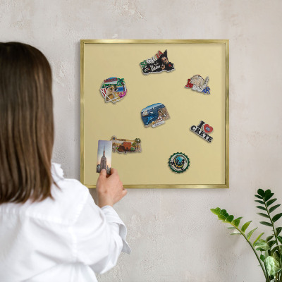 Tableau magnétique avec cadre de couleur dorée Jaune beige