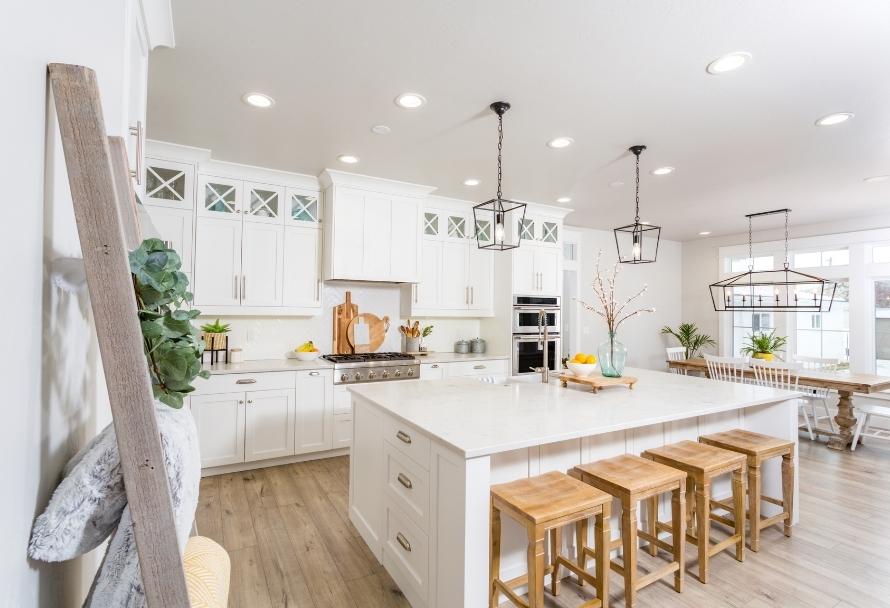 Cuisine blanche - des idées qui montrent que les couleurs neutres ne se démodent jamais